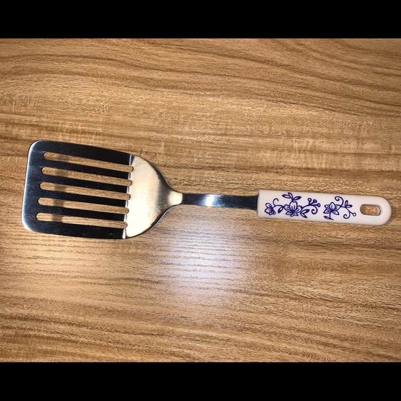 Temptations Floral Lace Spatula NWOT - Picture 1 of 5